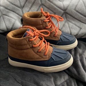 KIDS SNEAKERS 11c Osh Kosh B’Gosh Duck Boots